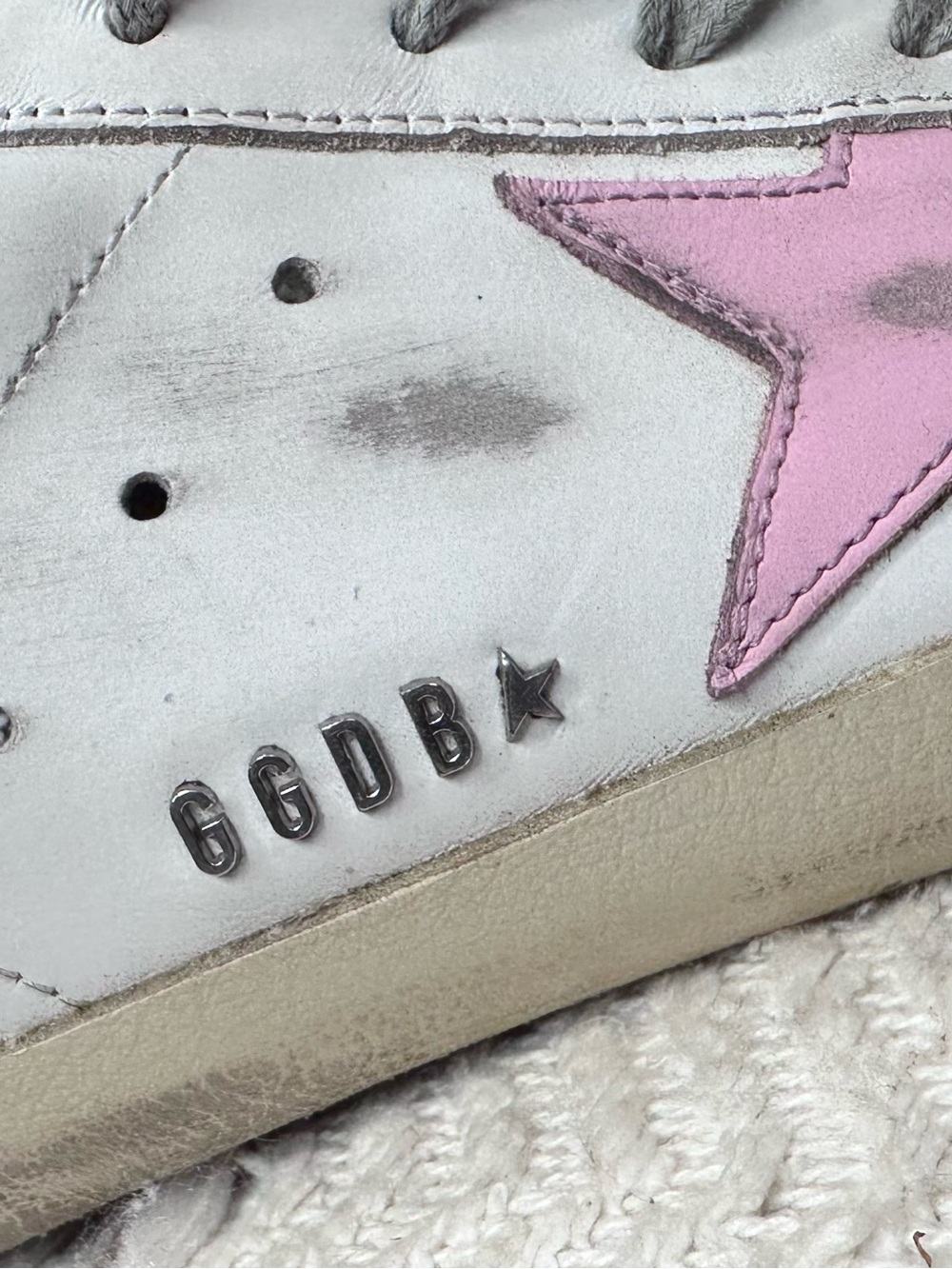 Golden Goose White Sneakers with Pink Star and Gray Accents - Picture 4 of 7